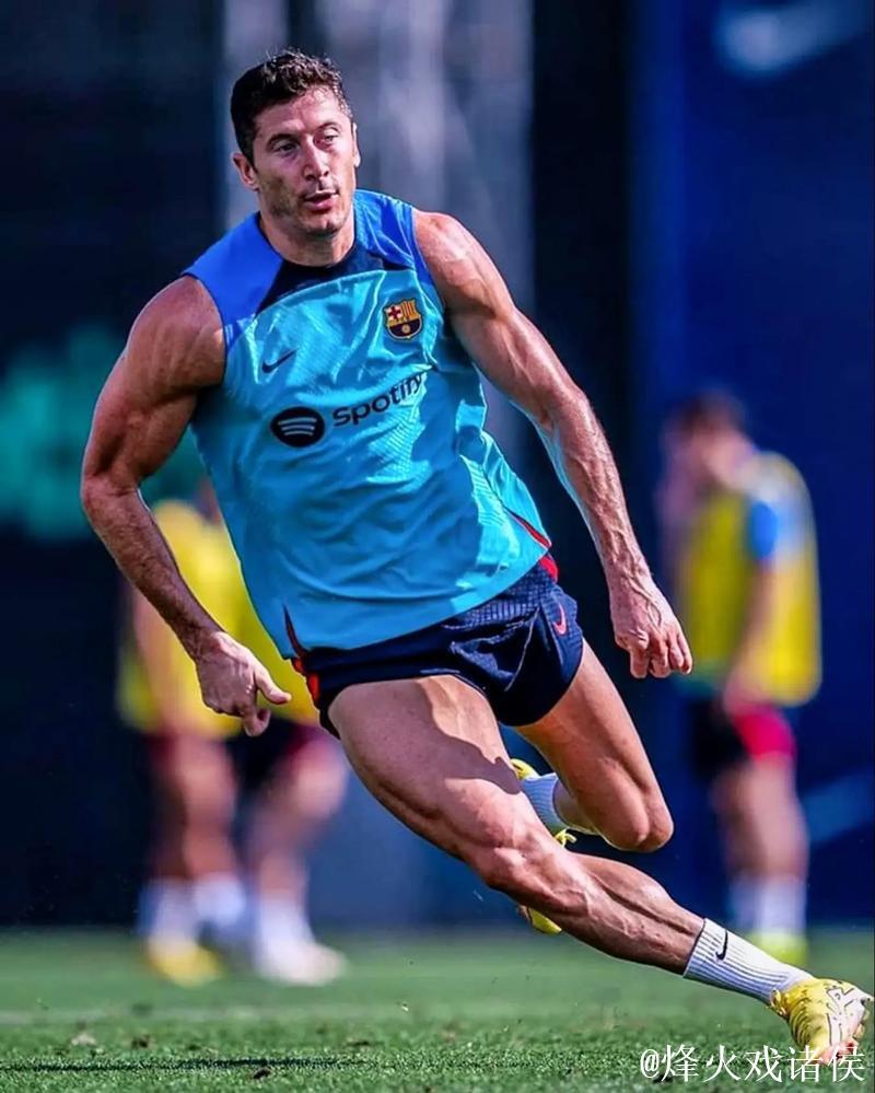 世体:莱万未参加巴萨今日合练,只在健身房进行预防性训练 世体:莱万未参加巴萨今日合练,只在健身房进行预防性训练