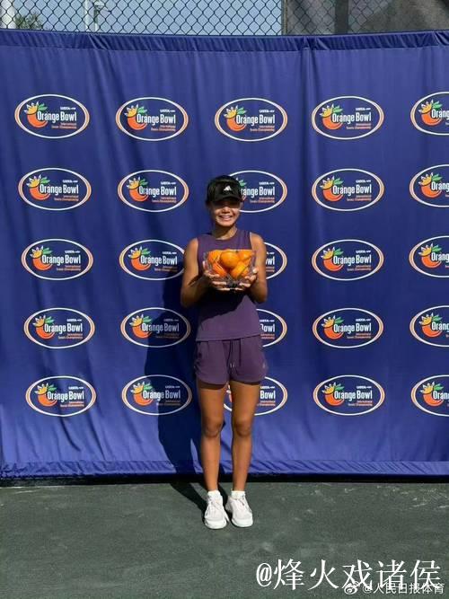 超越郑钦文比肩费德勒！15岁天才少女一鸣惊人，创造中国网球历史