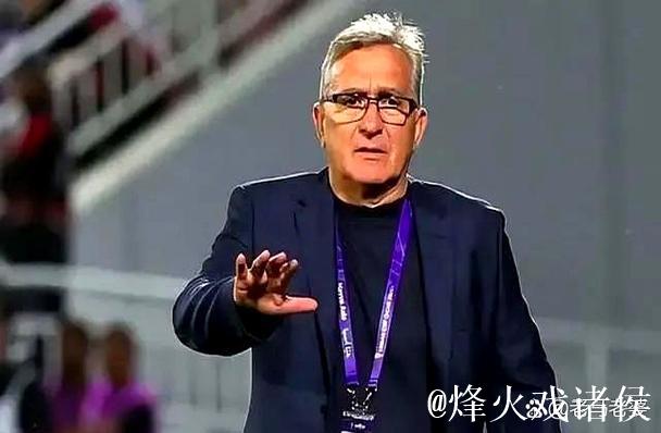 伊万笑对印尼媒体：我有10个前锋可用 一直很乐观