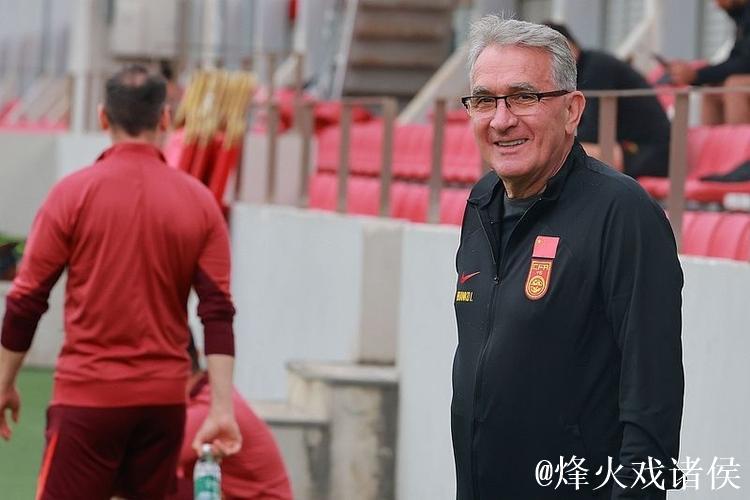 教练传递信心 专家舒缓心理 国足再三强调减压 教练传递信心 专家舒缓心理 国足再三强调减压